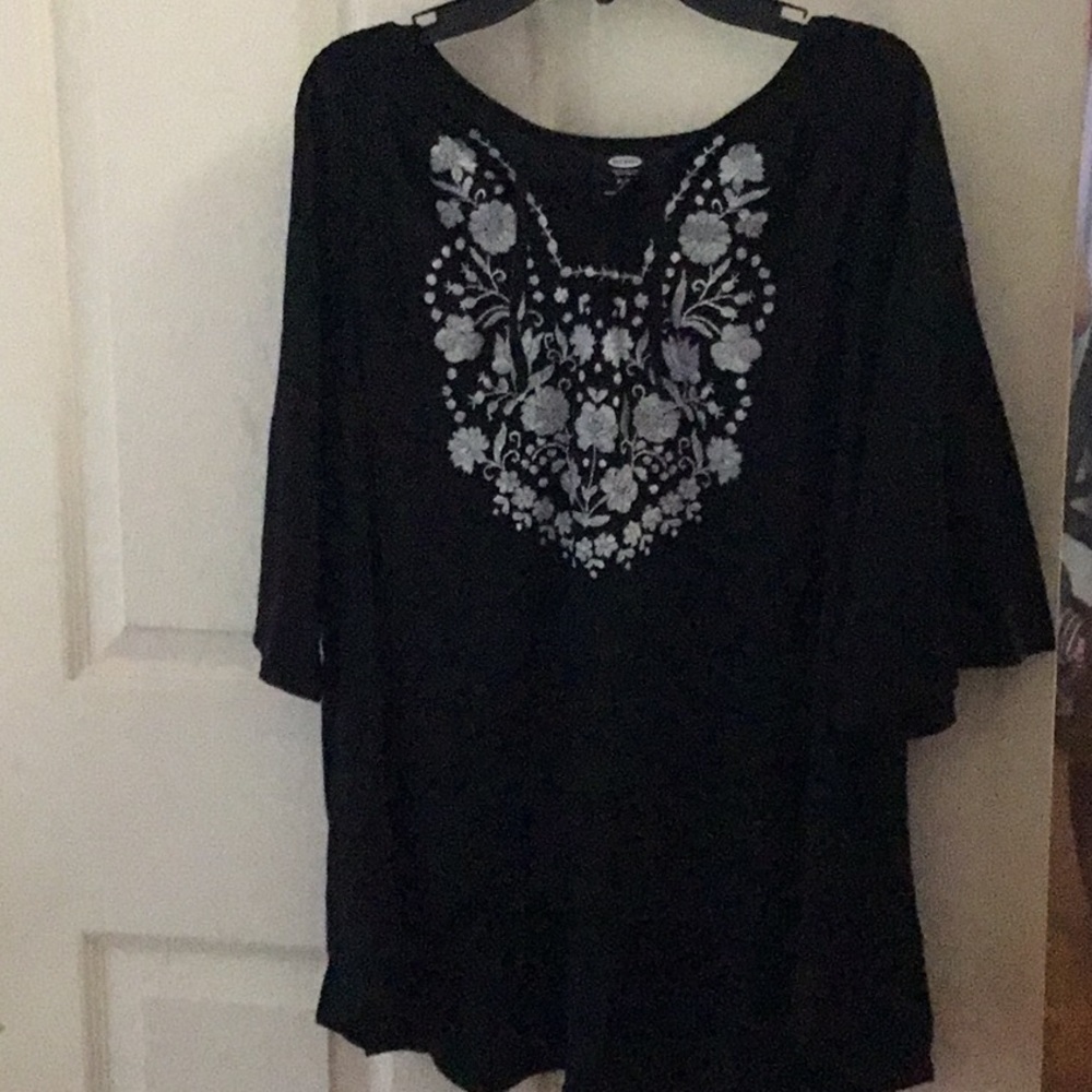 Black flowy shirt 👚